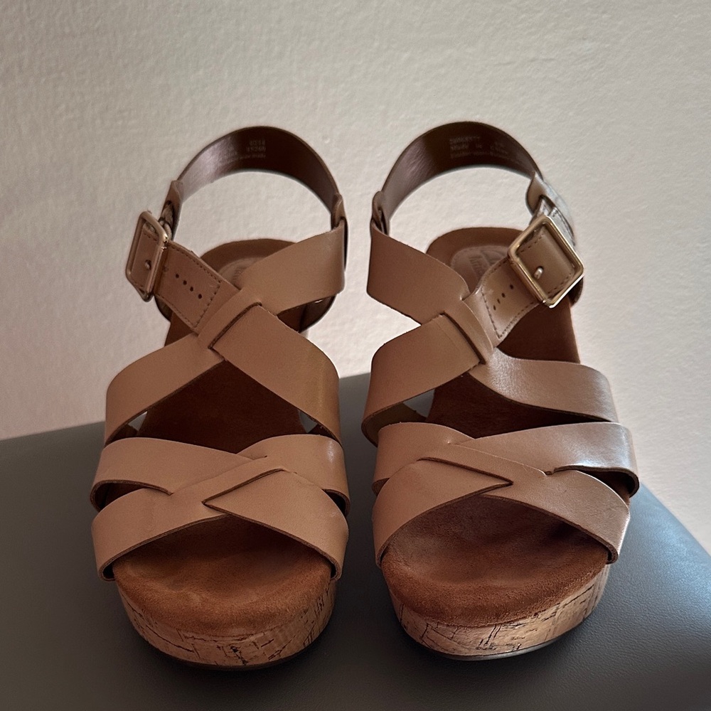 Clarks Women's Tan Wedge Sandals. Size 6W. Like new!